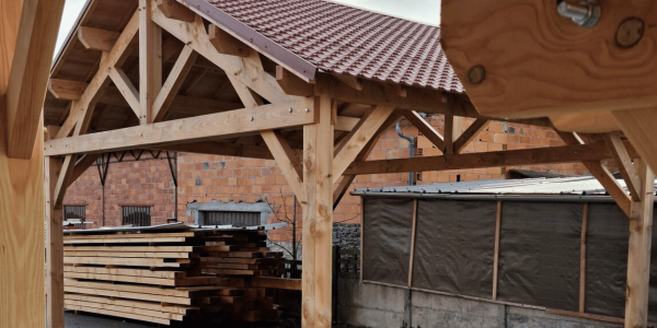 Réalisation : Charpente traditionnelle 2 pans avec couverture en tôles R-Pro