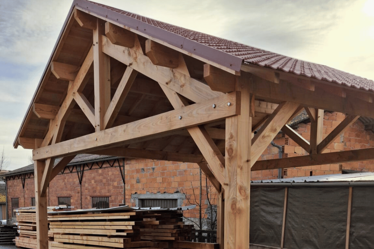 Réalisation : Charpente traditionnelle 2 pans avec couverture en tôles R-Pro